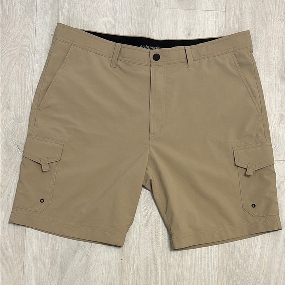 🔥BUNDLESALE Men’s 40 Solaris Tan Performance Golf Cargo Short nwot - Picture 1 of 5
